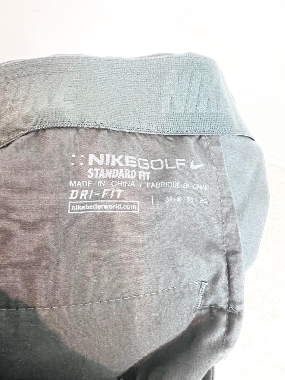 NIKE GOLF BLACK FLAT FRONT STRAIGHT LEG PANTS MENS STANDARD FIT SZ 38x30 - Picture 3 of 5